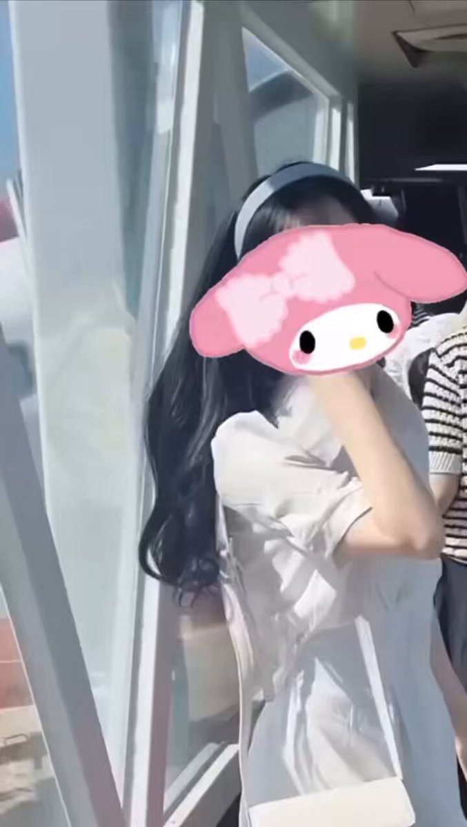 D2ZdDUc0C4srlM85