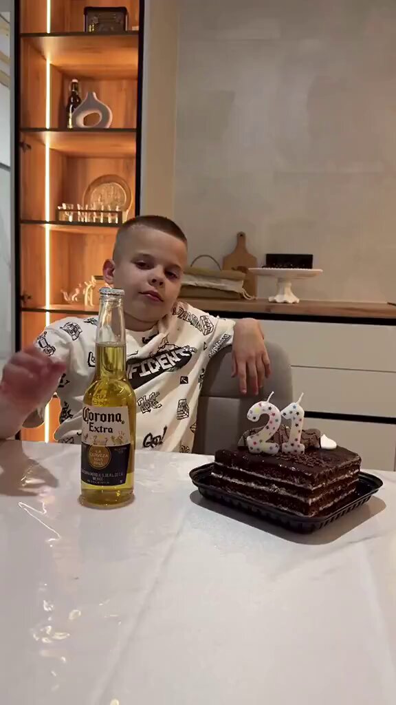 rD_bIluxiRyT7mks