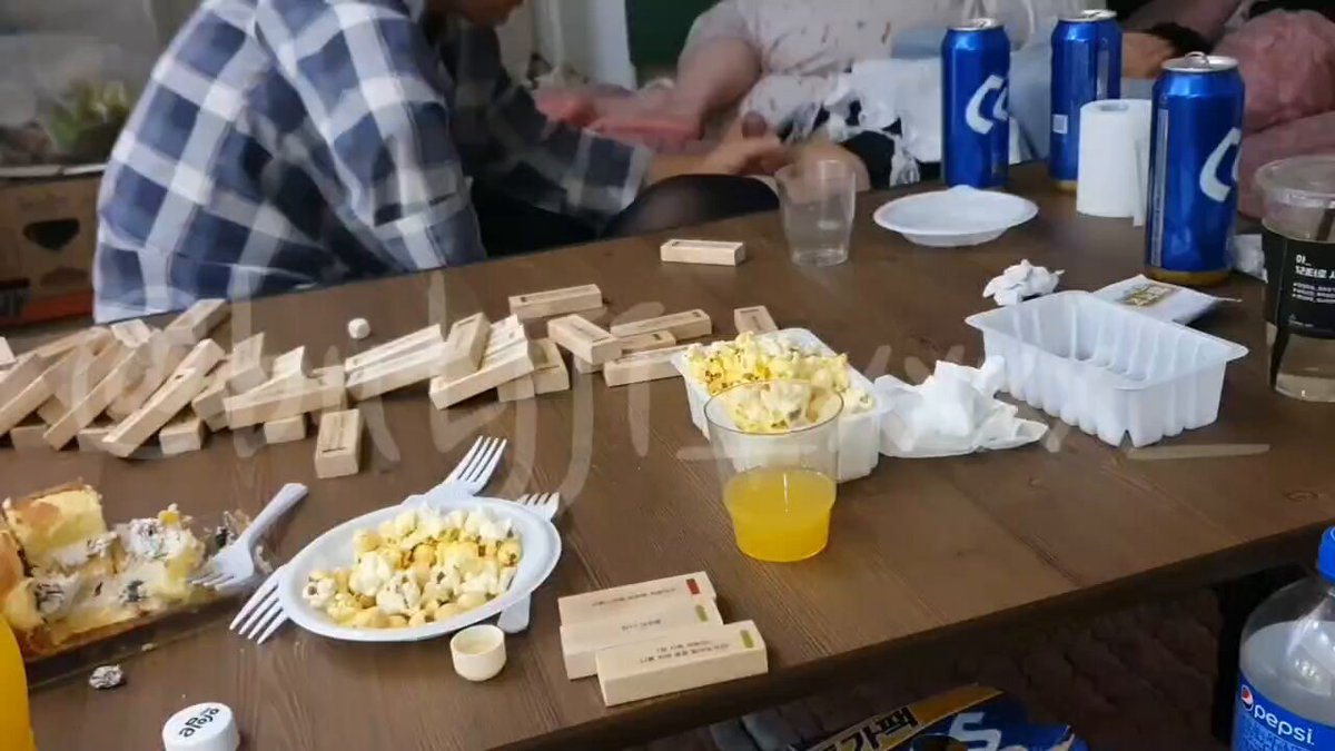 cf1s3yxchinkbfmj